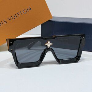 Louis Vuittion Women‘s Black Sunglasses